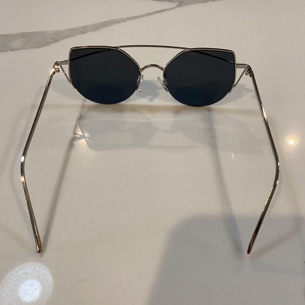 Trending Sunglasses - Picture 3 of 8
